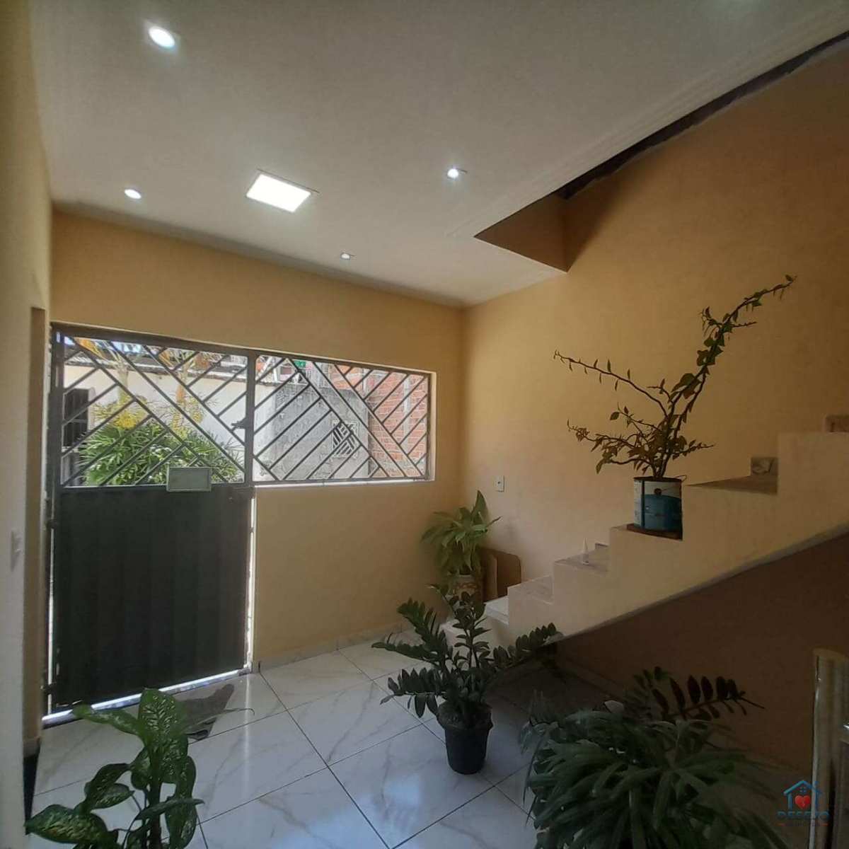 Casa de 2/4 (01 suite) - Cia I Simões Filho